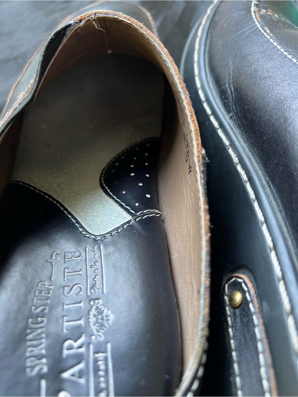 L'ATISTE Black Slip-On Loafers with Brown Stitching - Picture 4 of 12